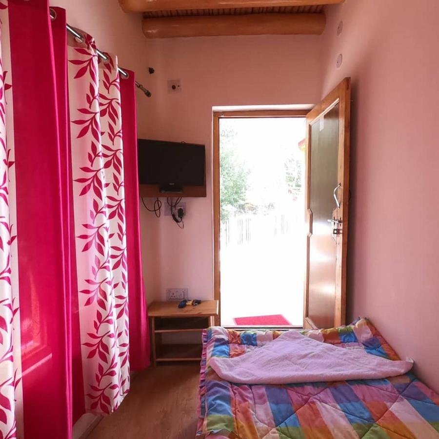 Lhachik Guest House เลห์ ภายนอก รูปภาพ