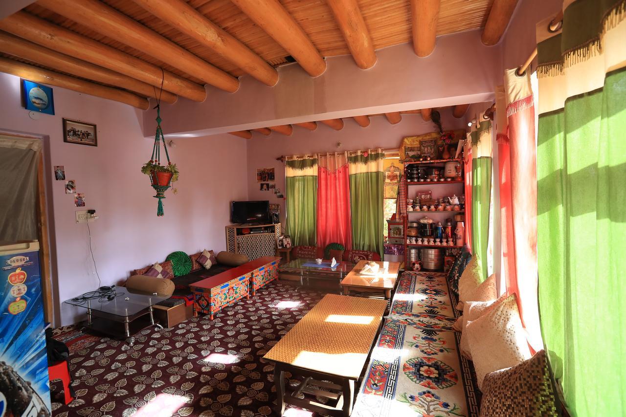Lhachik Guest House เลห์ ภายนอก รูปภาพ
